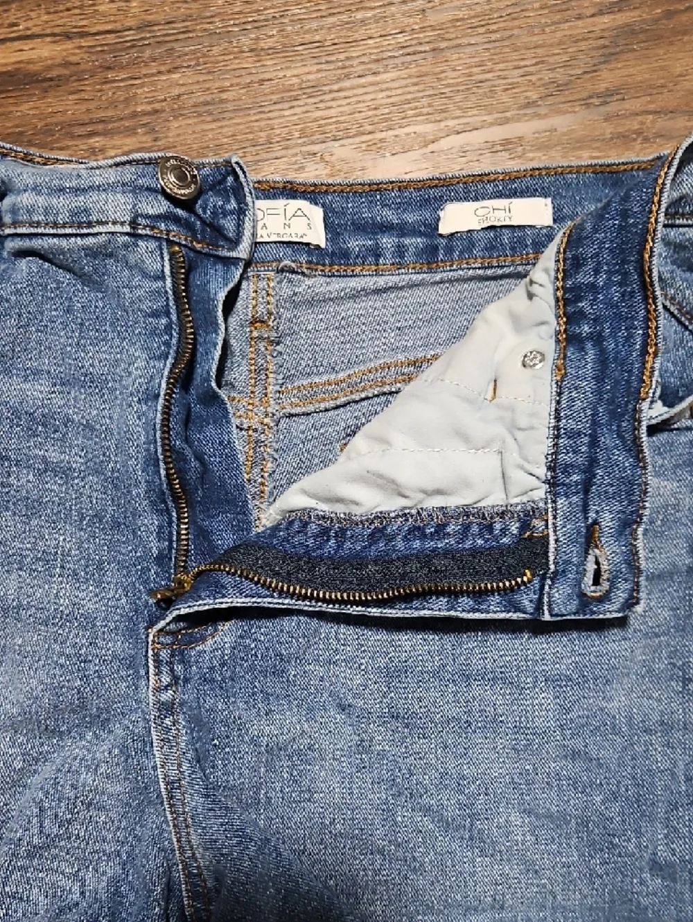 Sofia Jeans Chi Shorty Frayed Hem, High Waisted Denim Shorts, womens size 8